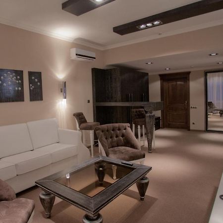 Orly Park-Hotel Киев Екстериор снимка