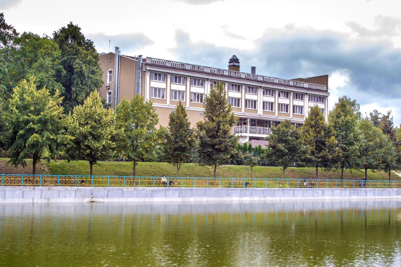 Orly Park-Hotel Киев Екстериор снимка