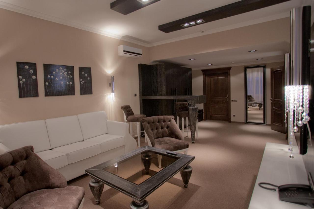 Orly Park-Hotel Киев Екстериор снимка