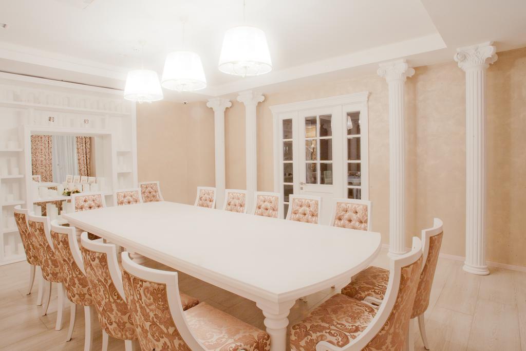 Orly Park-Hotel Киев Екстериор снимка
