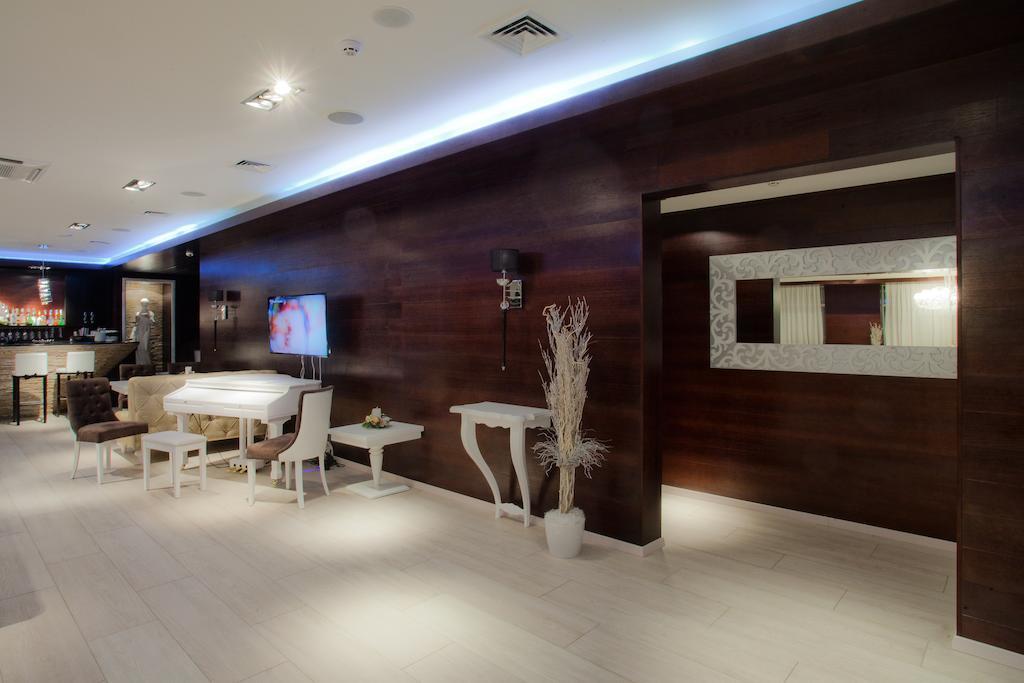 Orly Park-Hotel Киев Екстериор снимка