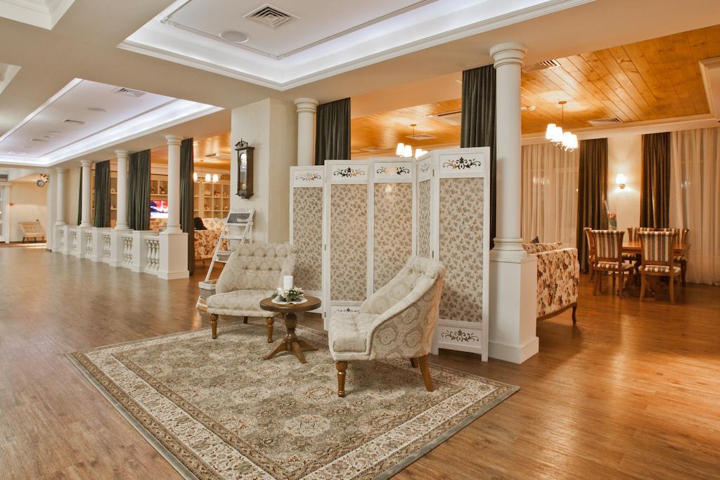 Orly Park-Hotel Киев Екстериор снимка