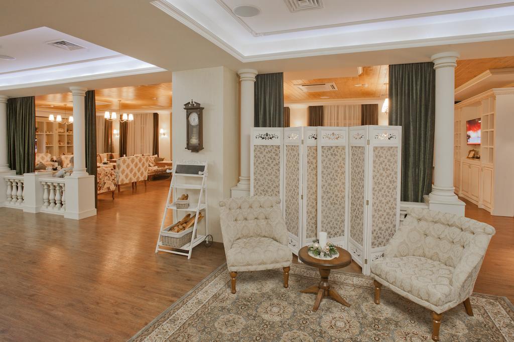 Orly Park-Hotel Киев Екстериор снимка