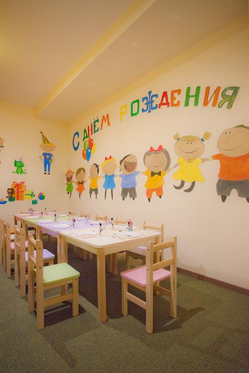 Orly Park-Hotel Киев Екстериор снимка