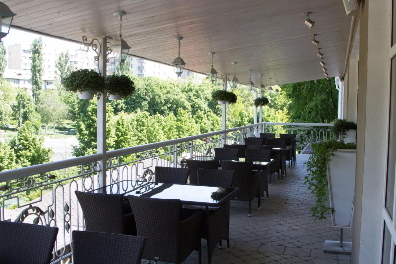 Orly Park-Hotel Киев Екстериор снимка