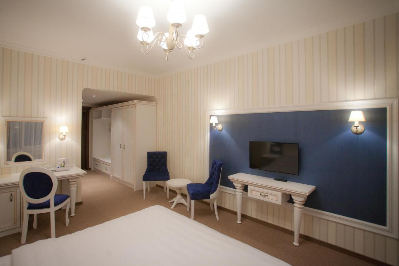 Orly Park-Hotel Киев Екстериор снимка